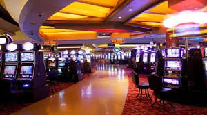 Online Casino ကဒ်ပြားနှင့် ကြတ်ဆင်ပွဲ မြင်ကွင်း